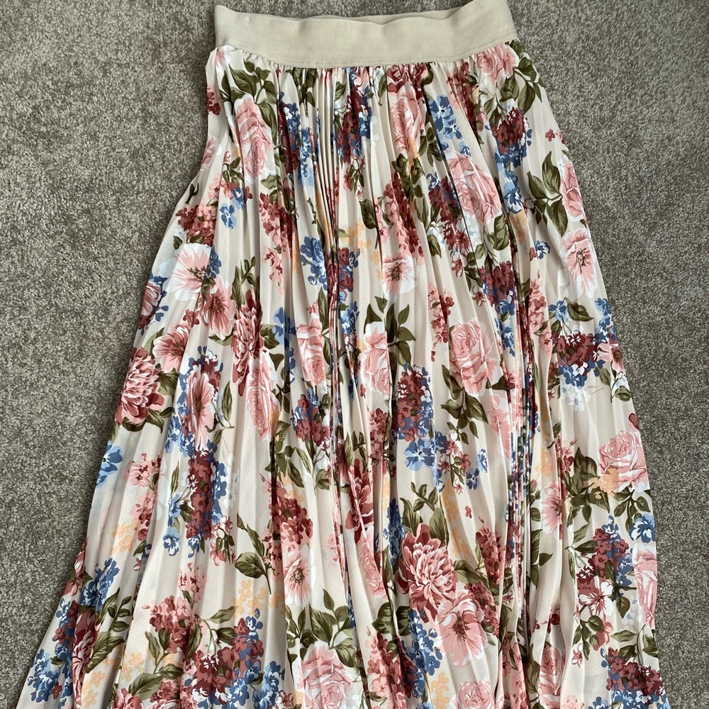 NWT Dress Forum floral midi skirt
